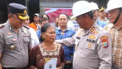 Kapolres Simalungun Wujudkan Polri Humanis dengan Menggelar Bedah Rumah di Hari Bhayangkara ke 80