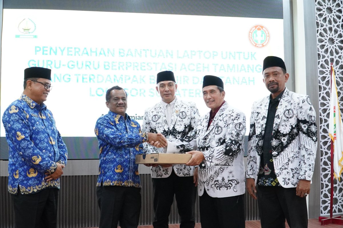 Pemkab Apresiasi PGRI DKI Jakarta Bantu Puluhan Laptop untuk Guru Terdampak Banjir di Aceh Tamiang