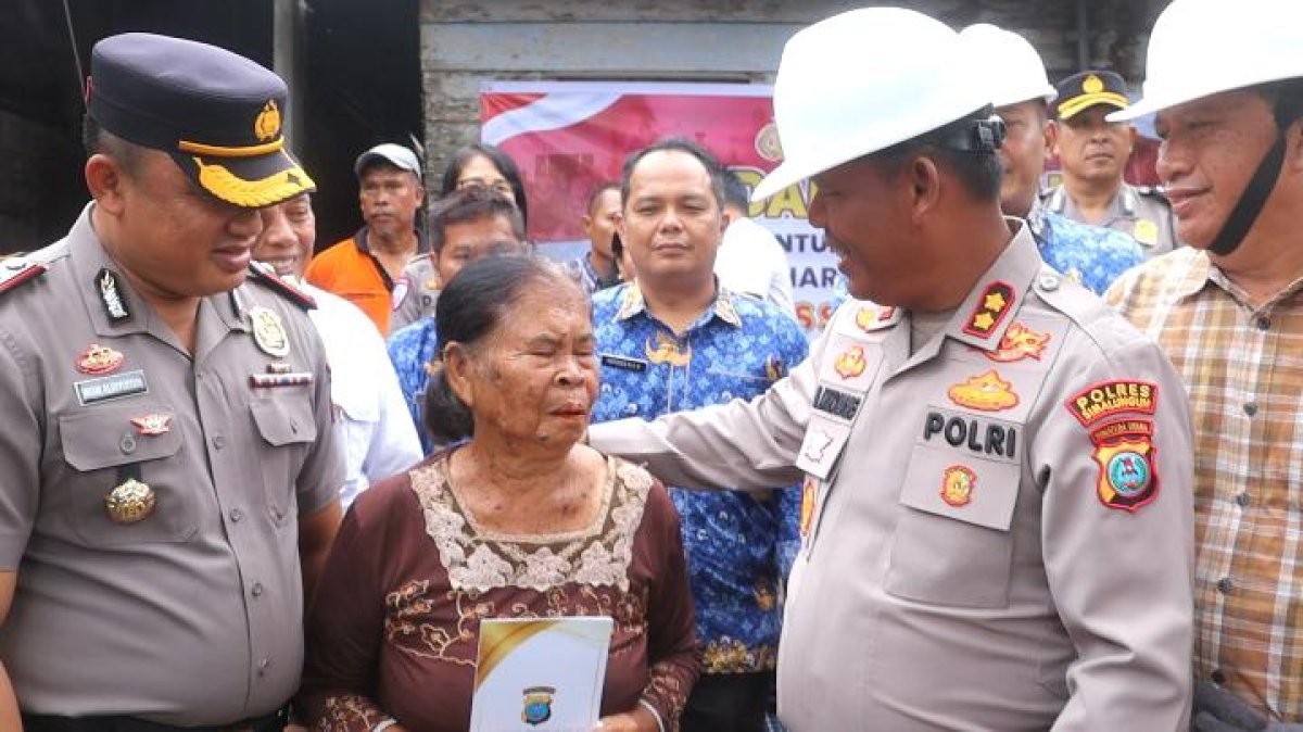 Kapolres Simalungun Wujudkan Polri Humanis dengan Menggelar Bedah Rumah di Hari Bhayangkara ke 80